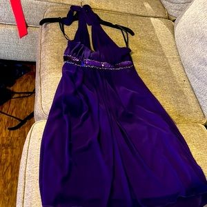 En Focus, size 8, halter back, beautiful sequins belt